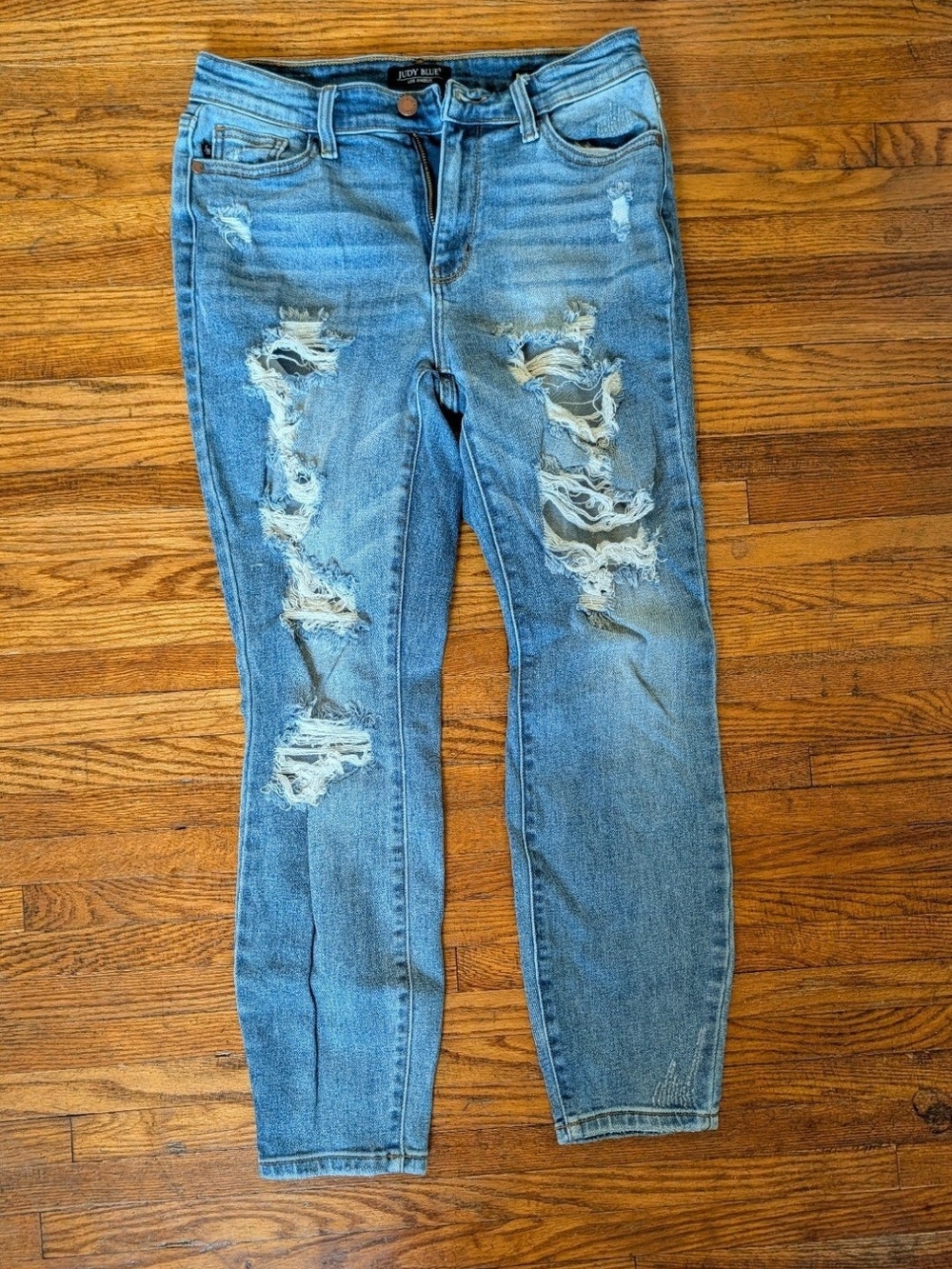 Judy Blue Light Wash Distressed Straight Leg Jeans